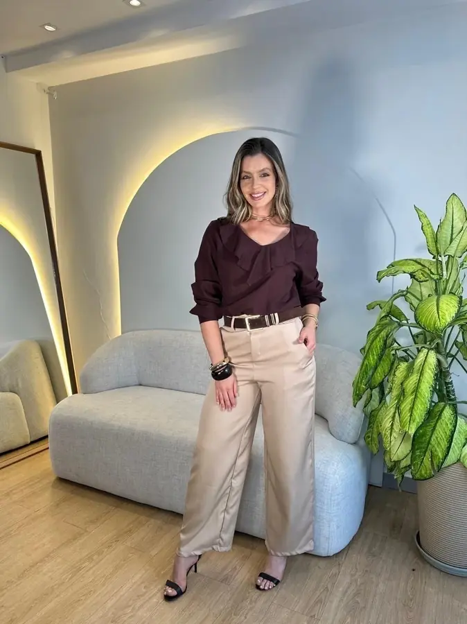 CALÇA RETA COM ZÍPER LATERAL